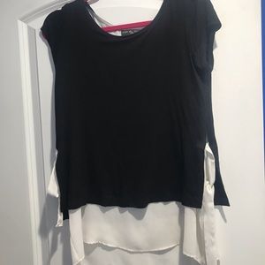Short sleeve black and white top. Small